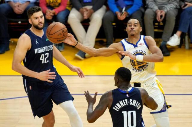 勇士兼顾未来策略终获回报 库里休息普尔顶上！